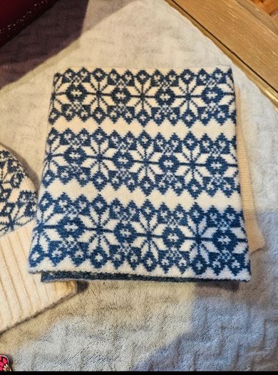Scandi Style Hat and scarf set brand new