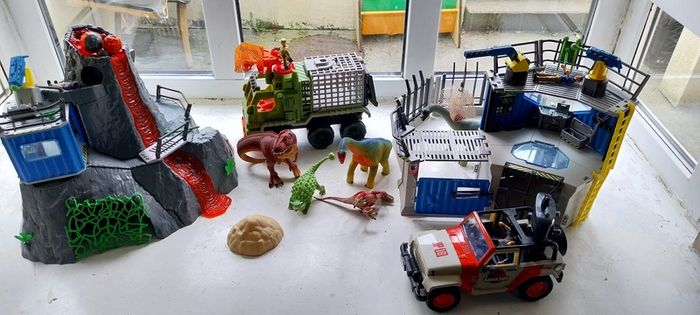 Schleigh dinosaur research lab and volcano