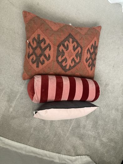 3 cushions