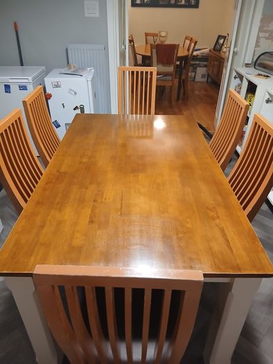 Kitchen table & 6 chairs
