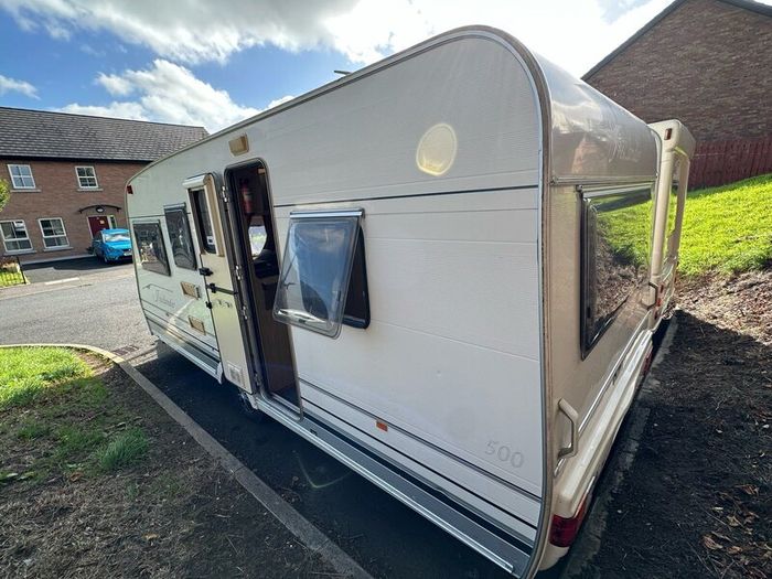 5 berth lunar caravan