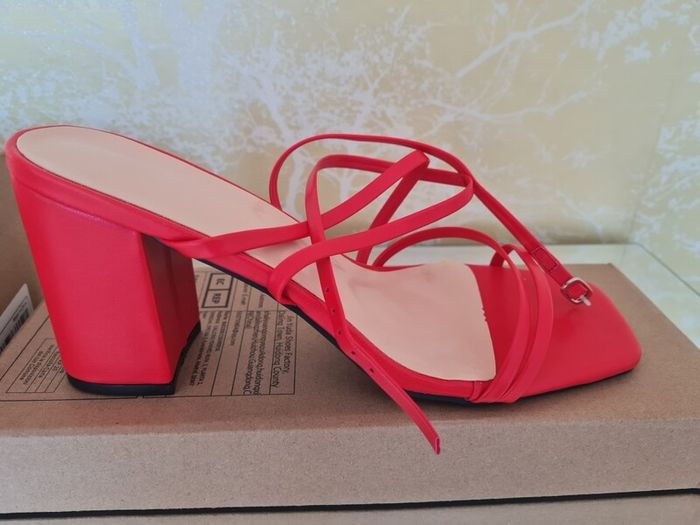 red strap sandals