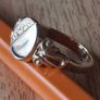 Gold ring Image 9