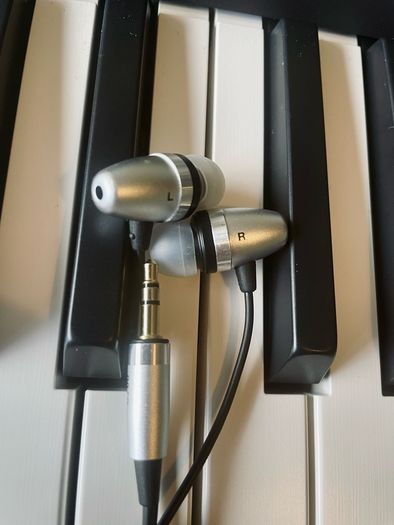 Denon C700 ex-flagship wired earphone