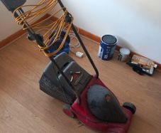 Electric lawnmower