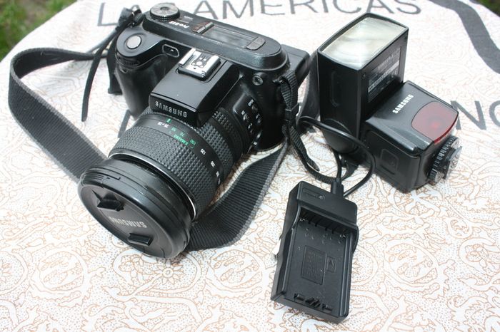 SAMSUNG PRO 815 Digital Bridge Camera, Like dslr with Accessories, Working condition