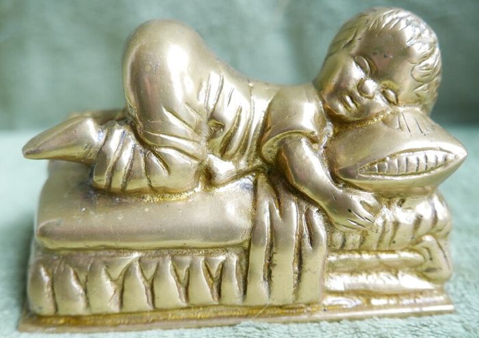 Vintage Brass Sleeping Child 5" x 3" x 2,5"