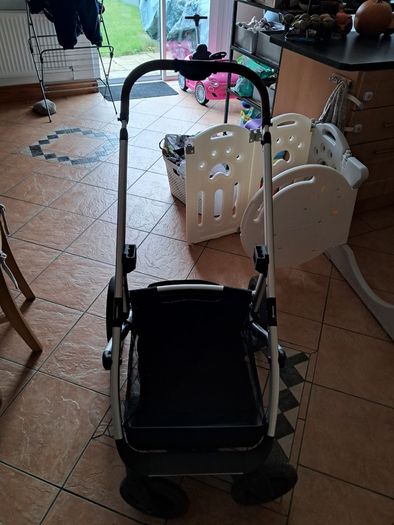 Zummi Halo travel system with bassinet and toddler seat