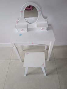child's make up table