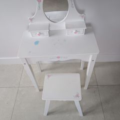child's make up table