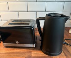 Swan kettle and toaster set