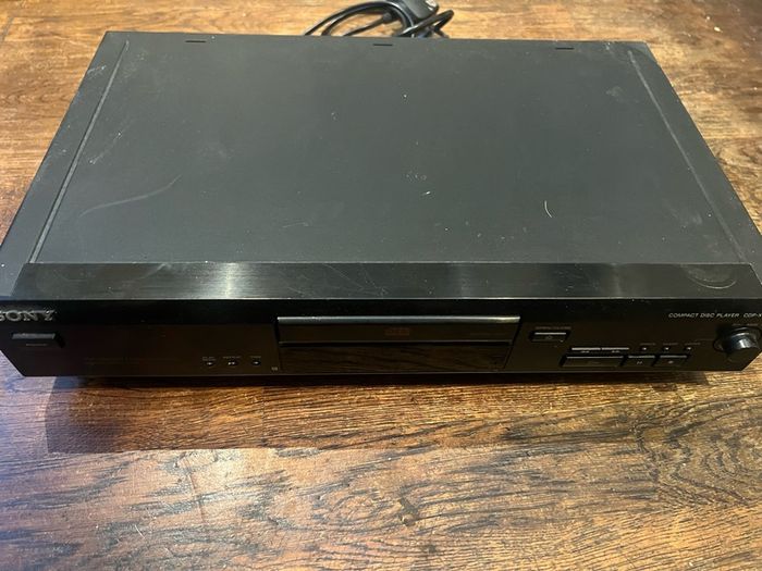 Cambridge audio integrated amplifier, SANSUI tuner/radio and Sony CD player
