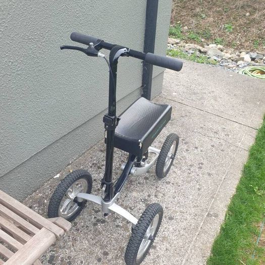 Knee Scooter /Walker