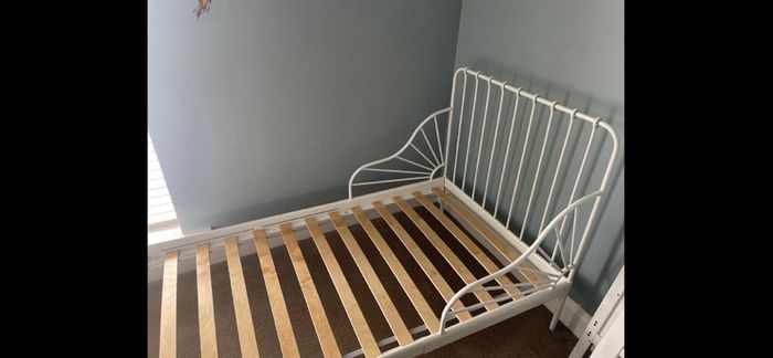 Ikea Minnen extendable bed