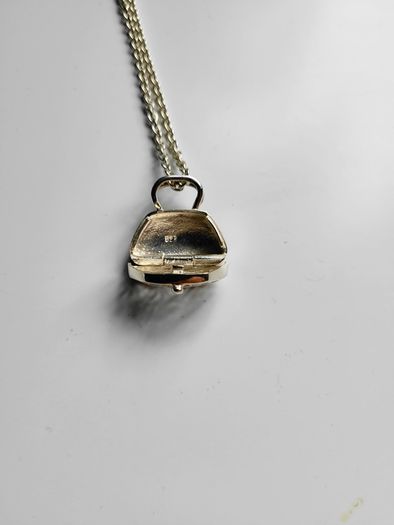 Women's silver pendant necklaces