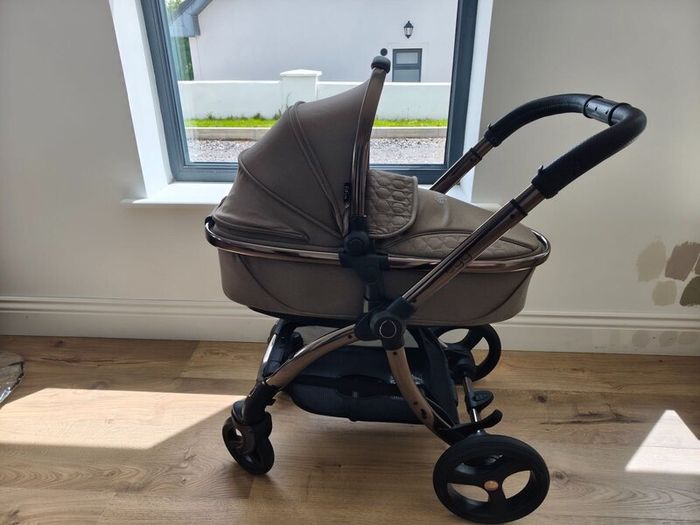 Egg 3 full travel system inc. car seat and base
