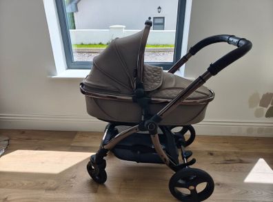 Egg 3 full travel system inc. car seat and base