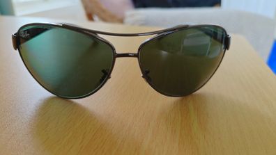 Ray-ban aviator style sunglasses