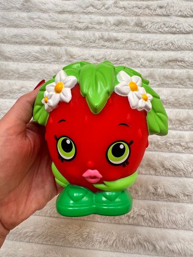 Shopkins Strawberry Kiss Colour Changing approx. 12 cm. Used Please see photos