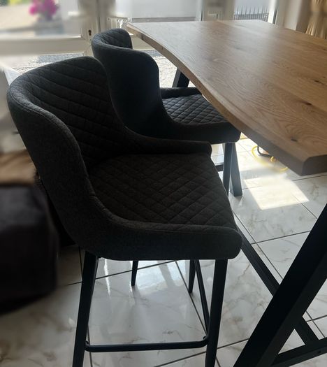 Breakfast Bar & Stools