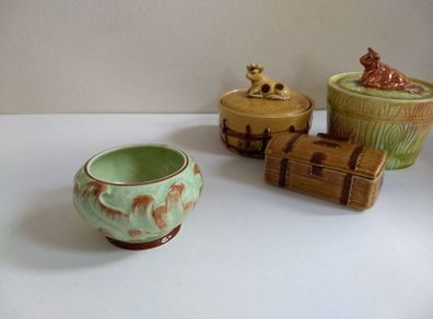Lovely Vintage and Rare Small Sugar Bowl by Sterling Pottery, Fenton, Stoke on Trent, Circa 1949-1953 in the Raised Acanthus Leaf Pattern