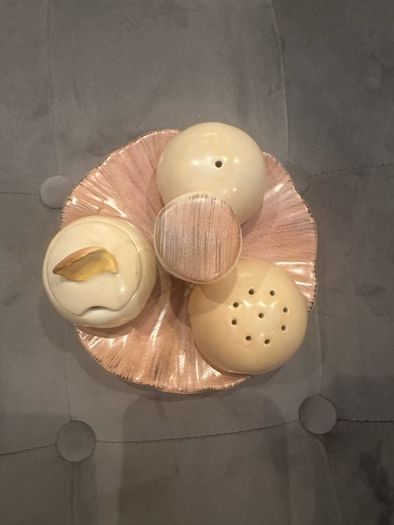 Carlton Mushroom Salt & Pepper set