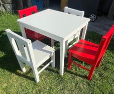 Child table and chairs