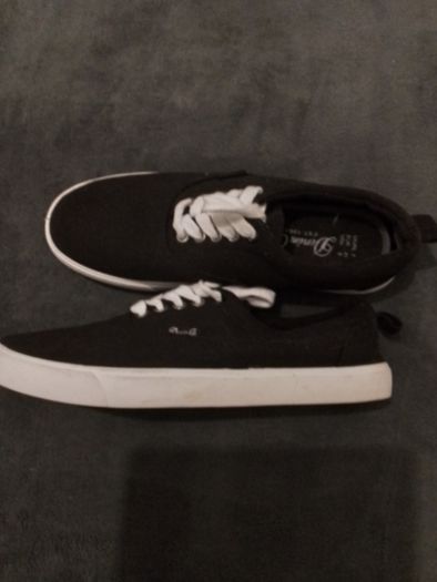 Canvas Shoes .. Size: 7 UK