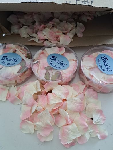 Artificial petals
