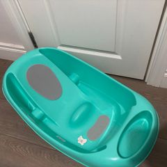 Ingenuity Baby bath tub with newborn support