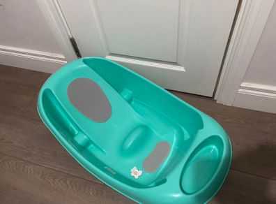 Ingenuity Baby bath tub with newborn support