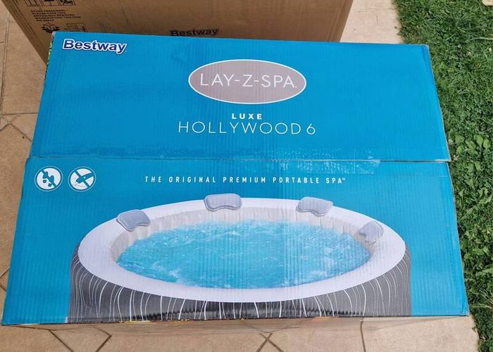 Brand New Bestway Lay-Z-Spa Hollywood Luxe