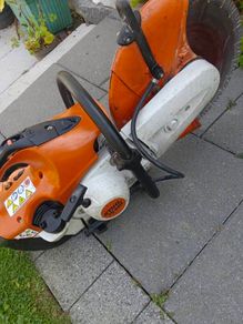 Stihl TS - 420 consaw with 14" inch diamond disc in excellent working condition, which starts half pull. Just had a full service.