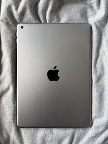 Apple iPad 5th Generation (A1822) 32GB Wifi- Fully Working- Touch ID - Includes Case