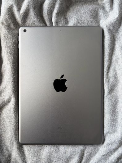 Apple iPad 5th Generation (A1822) 32GB Wifi- Fully Working- Touch ID - Includes Case