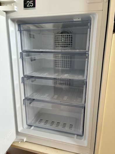 Integrated Fridge/Freezer