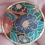 Vintage gold tone enamel cloisonne floral brooch. Image 4