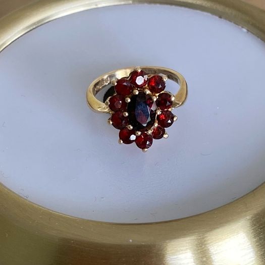 Vintage 1980s Garnet Cluster Flower Gold Ring