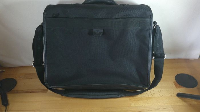 Wenger Swiss Army Laptop Messenger Bag Black Nylon Briefcase Fits Up To 15.6"