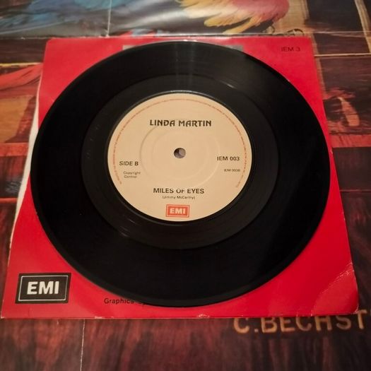 Linda Martin - Hiding From Love