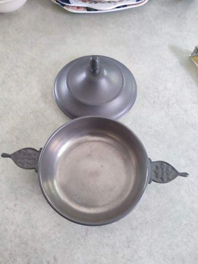 Vintage Collectible French Etain 95 % Garanti  Pewter Tureen Bowl Dish & Lid .