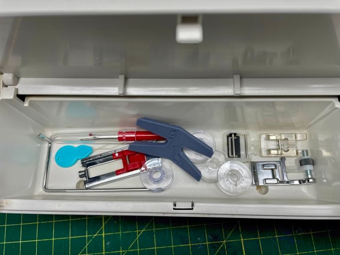 PFAFF Varimatic 6085 Sewing Machine - Just Serviced - Like New!