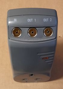 Aerial amplifier, with 3-way plug adapter