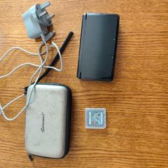 Nintendo 3ds with charger case and 208 in 1 game