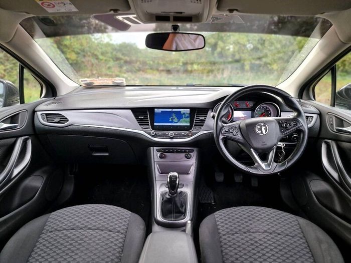 2016 Vauxhall Astra Blacked-out D-badge