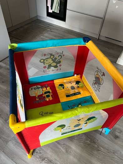 Baby playpen ( Travel cot)