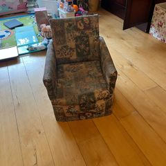 Small child's chair