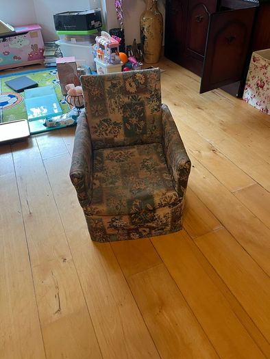 Small child's chair