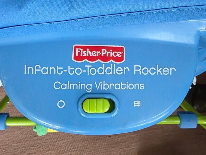 Fisher-Price Deluxe Infant to Toddler Rocker