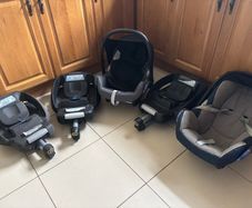 Maxi Cosi travel system x 2 plus 1 more isofix frame